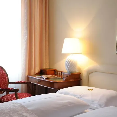 Vier Jahreszeiten Hotel Salzburgo